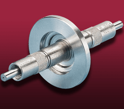 Fiber optic graded-index NIR feedthrough on a ISO flange